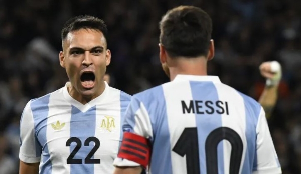 Argentina close to World Cup berth, Chile hopes intact