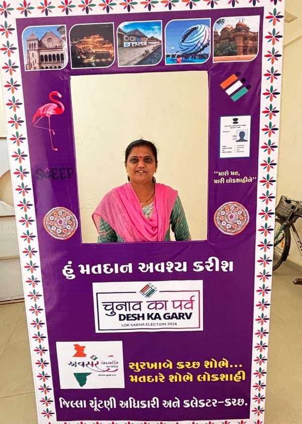 A selfie campaign was held in the entire district as part of a 15-day intensive program