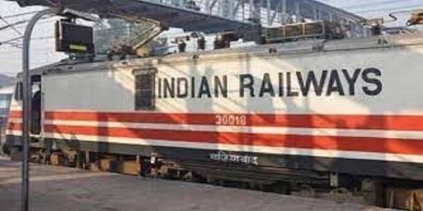 મુંબઈ સીએસએમટી સ્ટેશન પર, લોકલ ટ્રેનના બે ડબ્બા પાટા પરથી ઉતર્યા, હાર્બર રેલવે સેવા પ્રભાવિત