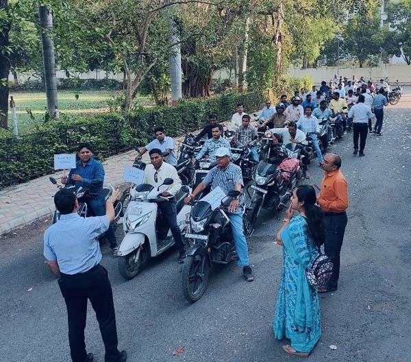 As part of the sweep activity, a bike rally was held in Rajpipla and Dediapada