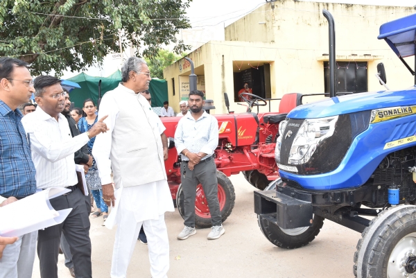વડનગર ખાતે કૃષિ મંત્રી રાઘવજીભાઈ પટેલની મુલાકાત: ફાર્મ મિકેનાઈઝેશન કેસ વેરિફિકેશન પૂર્ણ