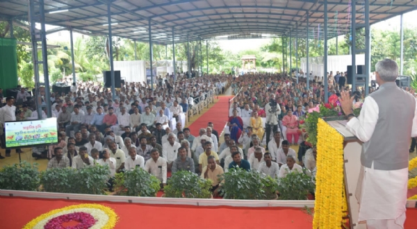 લાઠીના દુધાળા ખાતે હેતની હવેલીમાં રાજ્યપાલ શ્રી આચાર્ય દેવવ્રતજીનું પ્રાકૃતિક કૃષિ પરિસંવાદ : ખેડૂતો માટે માર્ગદર્શન અને પ્રેરણા