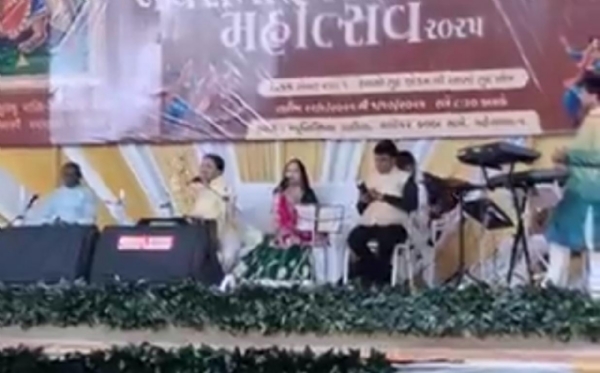 મહેસાણા ખાતે સંસ્કાર ભારતી આયોજિત નવરાત્રી મહોત્સવ – પદ્મશ્રી હેમંત ચૌહાણના સુરીલા અવાજે ગરબા રસિકો ઝૂમી ઊઠ્યા