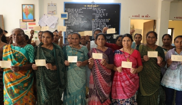 સભાસદોએ વડાપ્રધાન સંબોધીને પત્રો મોકલ્યા