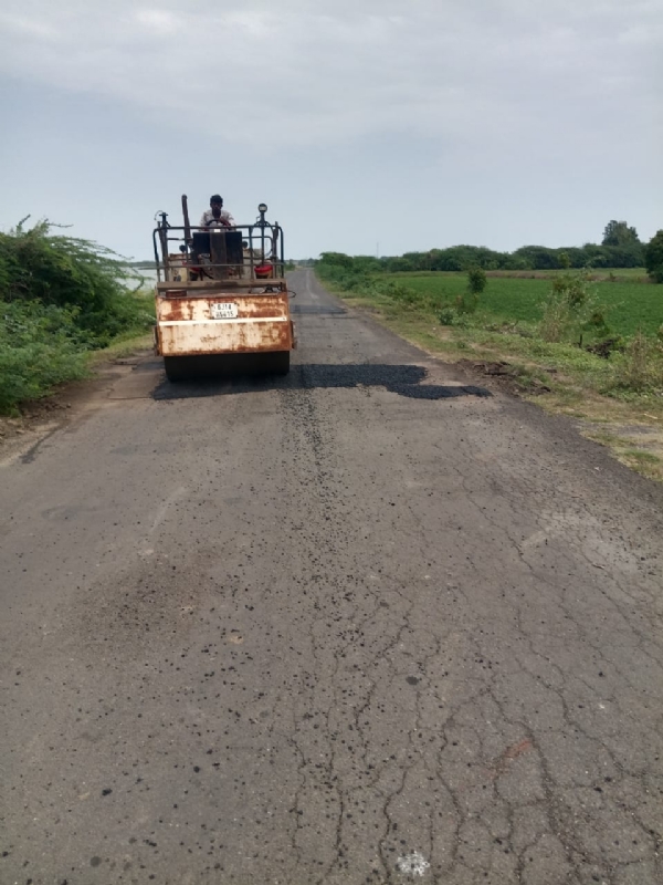 પોરબંદર જિલ્લાના પાલખડા-કેશવ મોઢવાડા રોડ પર પેચવર્ક કામગીરી કરાઈ.