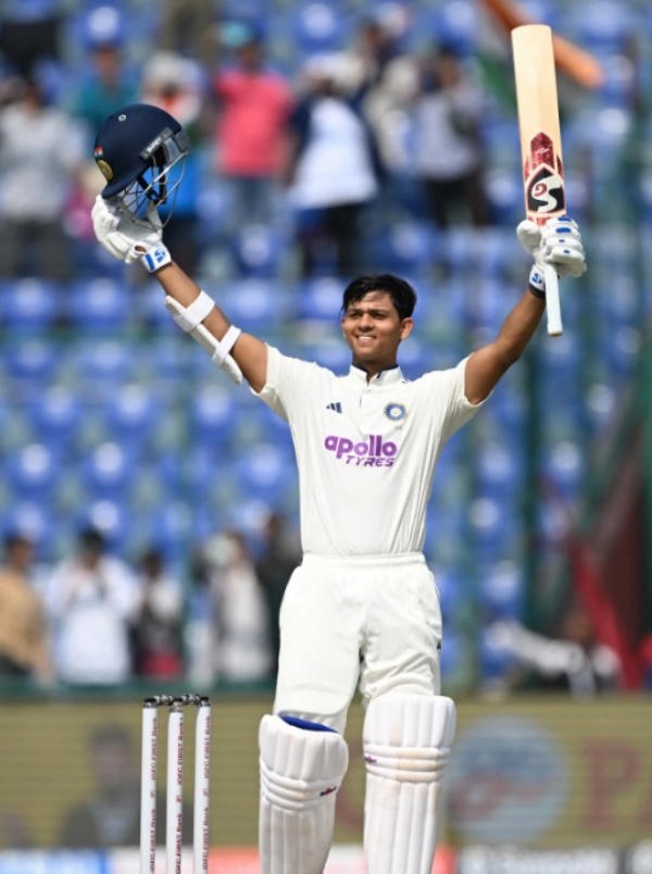 યશસ્વી જયસ્વાલે સદી ફટકારી