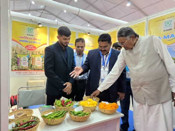 કૃષિ મંત્રી રાઘવજી પટેલે લિથિયમ ખાતે વાઇબ્રન્ટ ગુજરાત સ્ટોલની મુલાકાત લીધી
