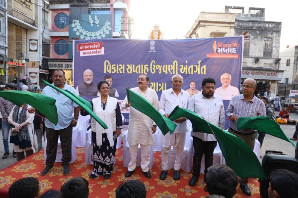 પોરબંદરમાં વિકાસ સપ્તાહ નિમિતે વિકાસ પદયાત્રા યોજાઈ.