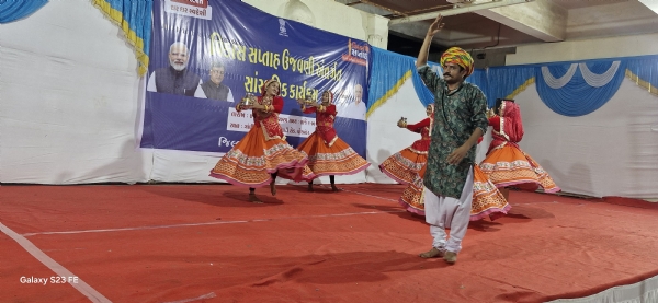 પોરબંદરમાં વિકાસ સપ્તાહની ઉજવણી અંતર્ગત ભવ્ય સાંસ્કૃતિક કાર્યક્રમ યોજાયો.