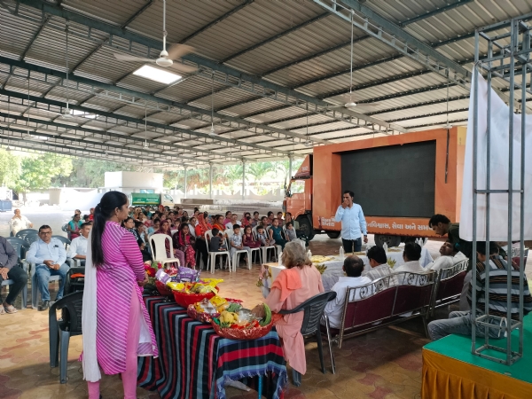 વિસાવાડા ગામે વિવિધ યોજનાઓના લાભાર્થીઓને યોજનાકીય લાભો વિતરણ કરવામાં આવ્યા.