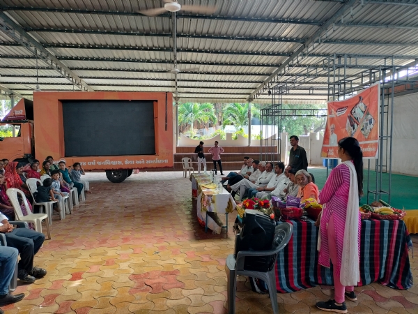 વિસાવાડા ગામે વિવિધ યોજનાઓના લાભાર્થીઓને યોજનાકીય લાભો વિતરણ કરવામાં આવ્યા.