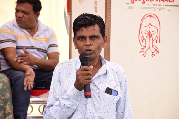 ખડગદાના ખેડૂતમિત્ર જયરાજ તડવીને શોલર ઝટકા મશીનની સહાય મળતા ખુશી વ્યક્ત કરી