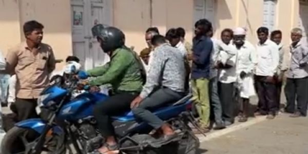 પાટણમાં યુરિયા ખાતરની અછતથી ખેડૂતો પરેશાન