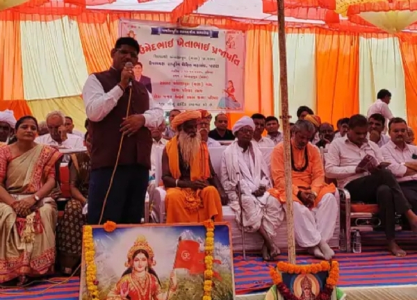 પાટણ જિલ્લાના અંબાજીપુરા (માસા) પ્રાથમિક શાળાના શિક્ષક ઉમેદભાઈ  પ્રજાપતિના વય નિવૃત્તિ સન્માન સમારંભનું આયોજન કરવામાં આવ્યું