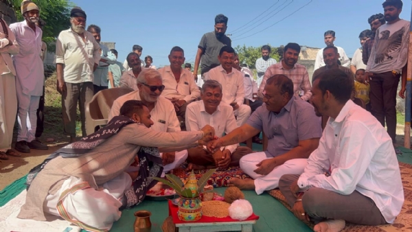 સી.સી.રોડનું ખાતમુહૂર્ત કરવામાં આવ્યું