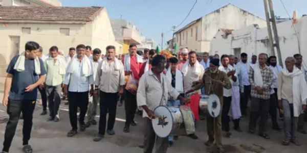 ચલાલા નગરપાલિકાના કર્મચારી કાળુભાઈ ખૂટની માતા અંબાબેનનું અવસાન: વાજતે ગાજતે સ્મશાન યાત્રા નીકળી