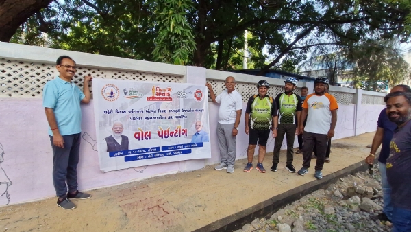 પોરબંદરમાં વિકાસ સપ્તાહની ઉજવણીના ભાગરૂપે શહેરમાં વોલ પેન્ટિંગનો શુભારંભ કરાયો.