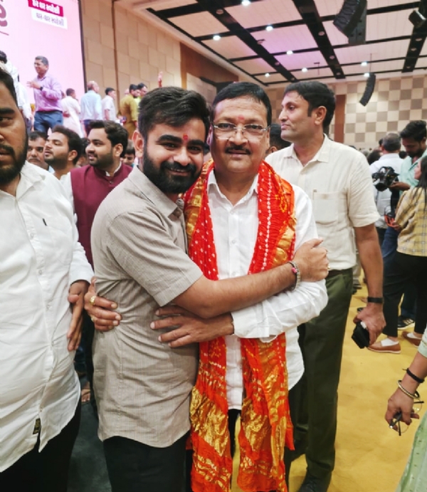 અંકલેશ્વર હાંસોટના ધારાસભ્ય ઈશ્વરસિંહ પટેલને ઉદ્યોગ મંત્રી તરીકે શપથ લીધા