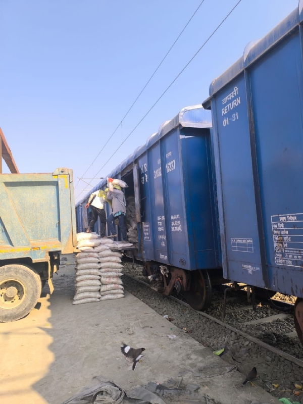 મીઠું વહન કરતી પહેલી માલગાડી કાશ્મીર પહોંચી