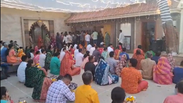 પોરબંદરના મહાલક્ષ્મીજીના મંદિરે મહાઆરતી યોજાઈ.