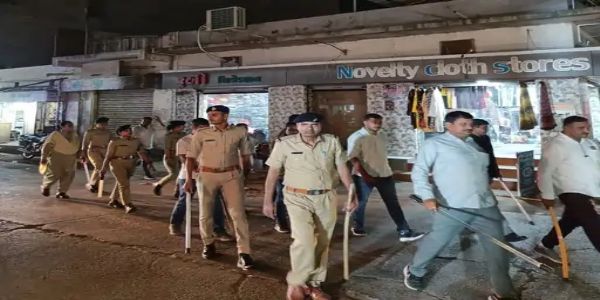 દિવાળી પર્વ પર શહેરમાં પોલીસનું ફૂટ પેટ્રોલિંગ, વાહન ચેકિંગ અને ગેરકાયદેસર ફટાકડા સ્ટોરની તપાસ
