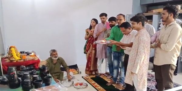 સોમનાથ જિલ્લાના વેરાવળ ફોટોગ્રાફર- વિડીયોગ્રાફર મિત્રોએ કેમેરા પૂજન કર્યું
