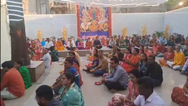 પોરબંદરના મહાલક્ષ્મીજીના મંદિરે મહાઆરતી યોજાઈ.