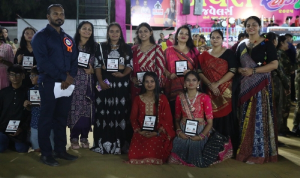 પોરબંદરમાં મેદસ્વિતાથી મુક્તિ મેળવનાર નાગરિકોનું સન્માન કરાયુ.