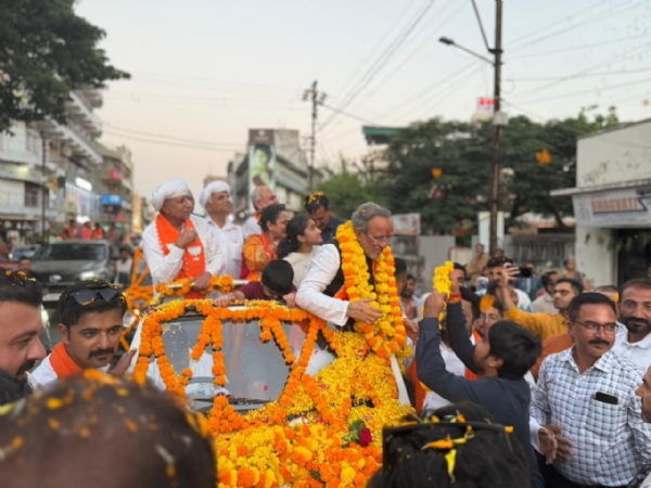 નવનિયુક્ત કેબિનેટમંત્રી અર્જુન મોઢવાડિયાનું પોરબંદરમાં ભવ્ય અભિવાદન.