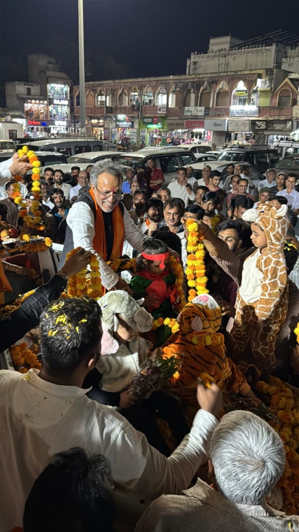 નવનિયુક્ત કેબિનેટમંત્રી અર્જુન મોઢવાડિયાનું પોરબંદરમાં ભવ્ય અભિવાદન.