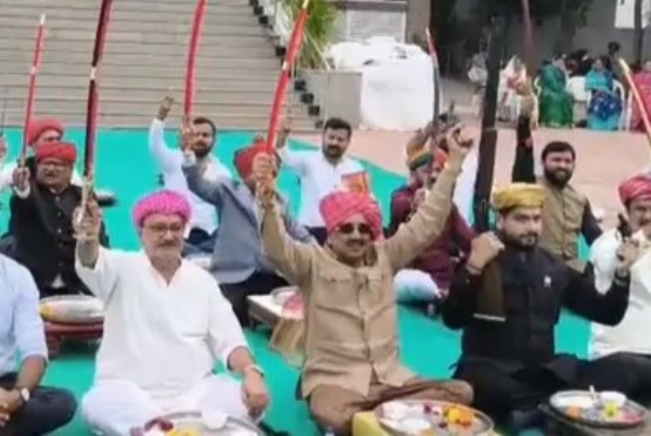 અમદાવાદ ગોતા ખાતે રાજપૂત સમાજ દ્વારા વિજયદશમીની નિમિતે શસ્ત્ર પૂજન