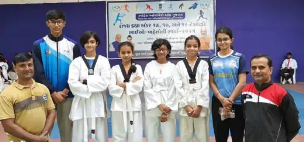 કરાટે સ્પર્ધાના વિદ્યાર્થીઓ