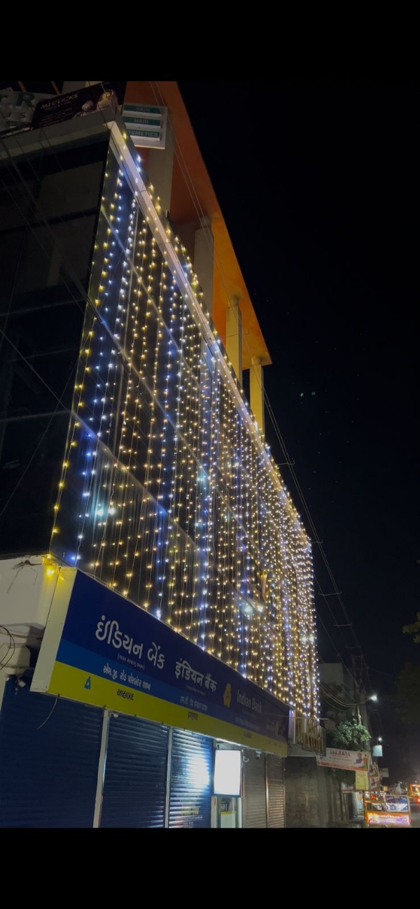દિવાળીના તહેવાર પર શહેરને રોશનીનો શણગાર કરાયો.
