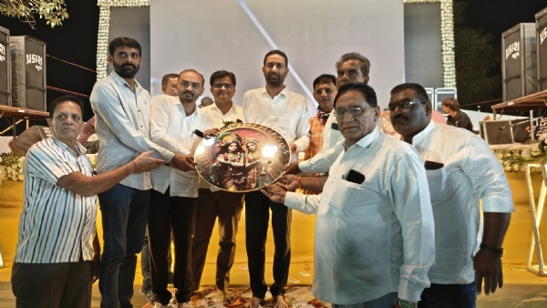સાવરકુંડલામાં નાવલી ઉત્સવની ધૂમ — ઊર્જામંત્રી કૌશિક વેકરીયાની ઉપસ્થિતિમાં લોકડાયરોમાં ઉમટી ભક્તિ-ઉલ્લાસની લહેર