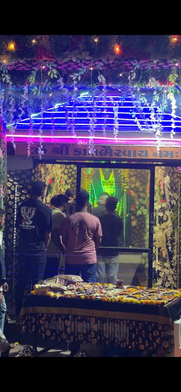 સોનપુરી ખાતે કાળ ભૈરવને શણગાર અને અન્નકોટના દર્શન.