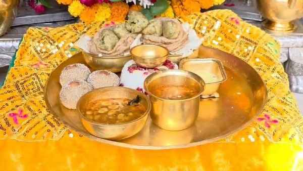 મહેસાણા જિલ્લાના બહુચરાજી મંદિરે મા બાળા બહુચરને દોઢ કિલો સોનાના થાળમાં રાજભોગ ધરાવ્યો