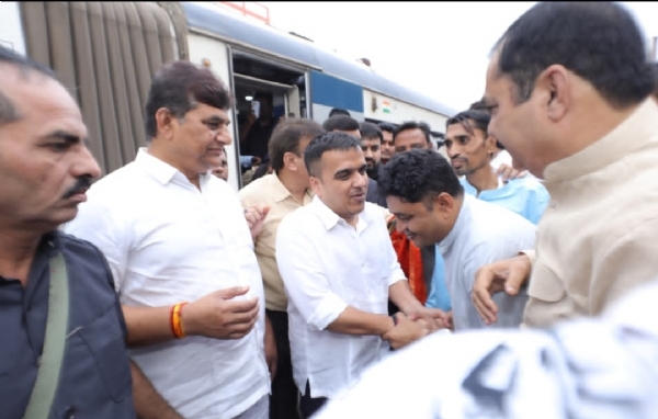 નાયબ મુખ્યમંત્રી હર્ષ સંઘવી સુરત પહોંચ્યા