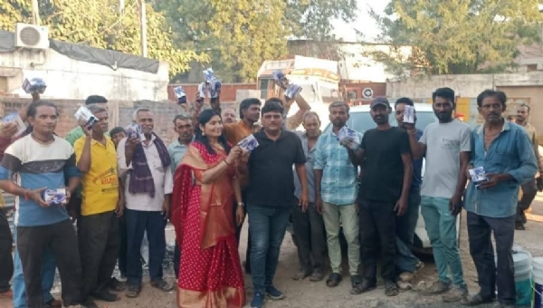 દિવાળીની અનોખી ઉજવણી: રાજધાની ફાઉન્ડેશન મહેસાણા દ્વારા ગરીબ પરિવારોના ચહેરા પર સ્મિત રેલાવતું મીઠાઈ વિતરણ