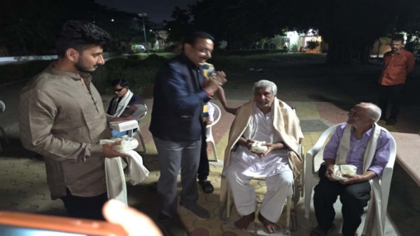 વૃધ્ધો સાથે દિવાળી ઉજવણી