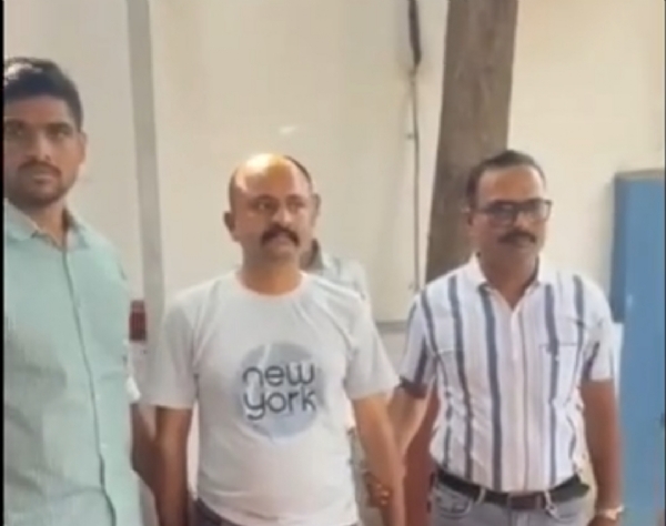 સસ્પેન્ડેડ PSI રણજીત કાસલે ઝડપાયો