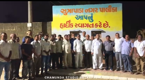 લોકાર્પણ કરતા પૂર્વ કેબિનેટ મંત્રી  જશાભાઈ