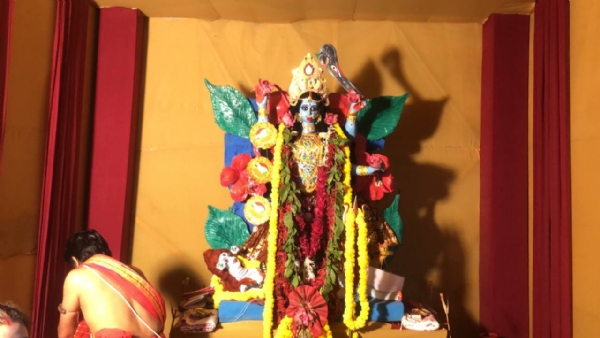 દિવાળીમાં જ્યાં સૌ કરે છે લક્ષ્મી પૂજા, ત્યાં મહેસાણામાં બંગાળી સમાજ કરે છે મા કાલીની આરાધના — બંગાળ ફ્રેન્ડ્સ એસોસીએશન દ્વારા અનોખી મહાનિશા પૂજા