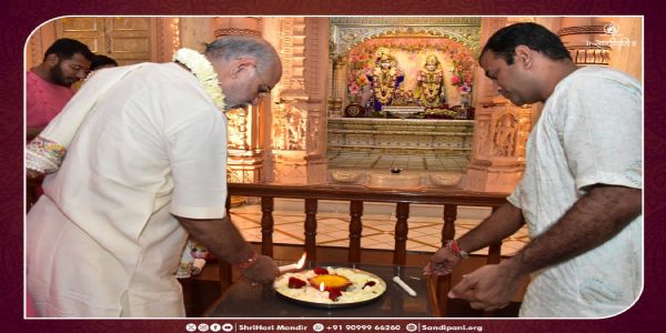 સાંદિપની ખાતે ભાઈ રમેશ ઓઝાની ઉપસ્થિતિમાં દિવાળીની ભવ્ય ઉજવણી કરાઈ.