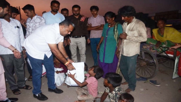 ગરીબો સાથે દિવાળીની ઉજવણી