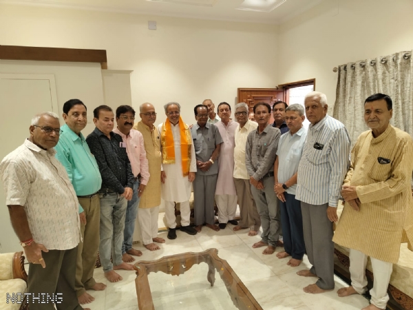 નટવર રાજા ગ્રુપ દ્વારા કેબિનેટ મંત્રી મોઢવાડીયાનું સન્માન.