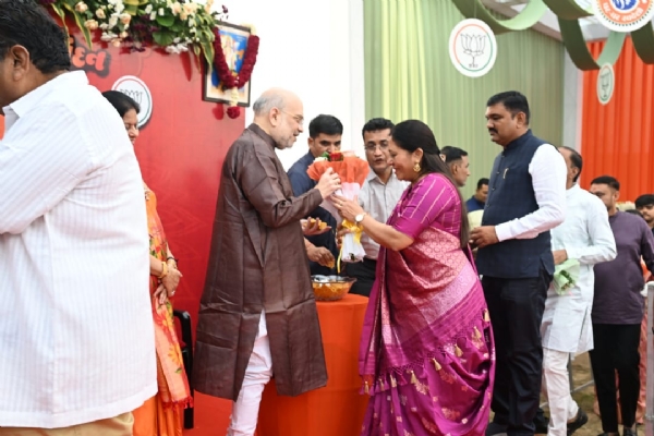 અમિત શાહના અમદાવાદ નિવાસસ્થાને નવા વર્ષની શુભેચ્છા