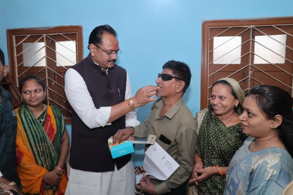 સરહદે દેશની રક્ષા કરતા જવાનોના પરિવારજનો સાથે વાર્તાલાપ કરતાં કૃષિ મંત્રી જીતુ વાઘાણી