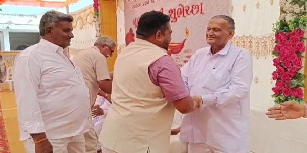 ગીર સોમનાથ જિલ્લાના સુત્રાપાડા મુકામે પૂર્વ મંત્રી જશાભાઇ બારડ ને ત્યાં સ્નેહમિલન યોજાયુ