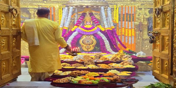 વર્ષની પ્રથમ સંધ્યા: સોમનાથ મહાદેવને અન્નકૂટ દર્શન શ્રૃંગાર જીવનના પાઠનું આધ્યાત્મિક દર્શન