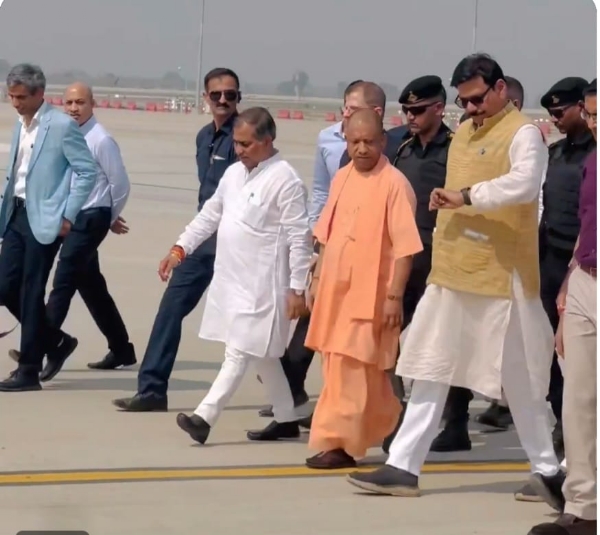 મુખ્યમંત્રી આદિત્યનાથે જેવર આંતરરાષ્ટ્રીય વિમાનમથક પર કામની સમીક્ષા કરી